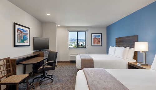 Room, 2 Queen Beds (With recliner, Hearing Impaired)