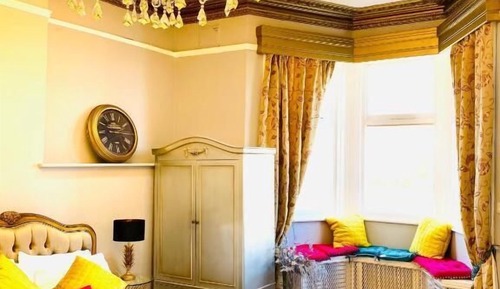 Empire State Room Decking Side Sea View