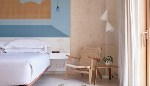Room, 1 King Bed, Balcony (Essential)