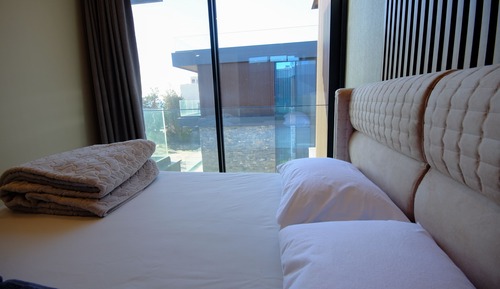 Panoramic Condo, Sea View