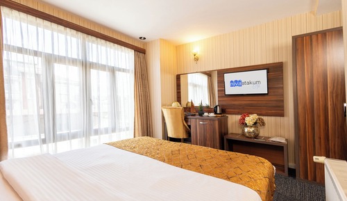 Classic Room, 1 Queen Bed, City View