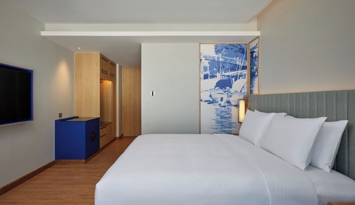 Deluxe Room, City View (King)