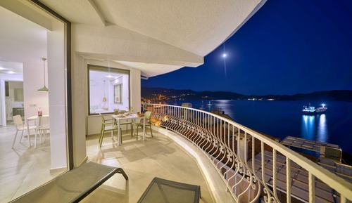 Luxury Condo, Sea Facing