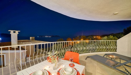 Superior Condo, Sea Facing