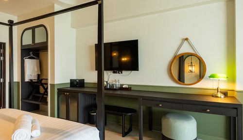 Superior Room, 1 King Bed, Non Smoking, City View