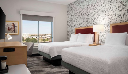 Room, 2 Queen Beds, Accessible, Bathtub