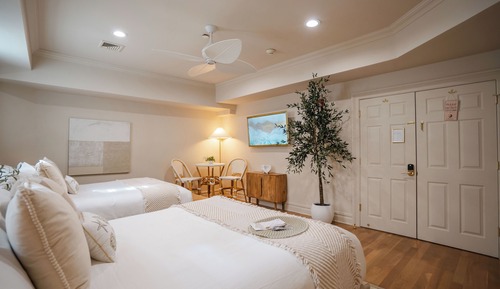 Royale (Two Queen Deluxe - 1st Floor)
