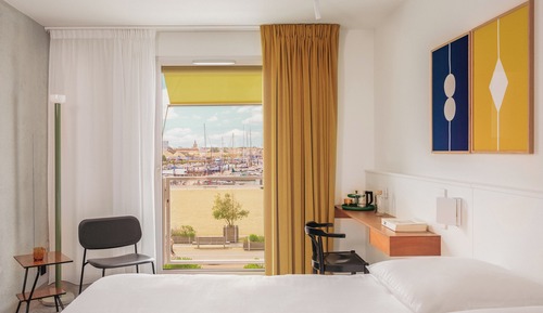 Comfort Room, Harbor View