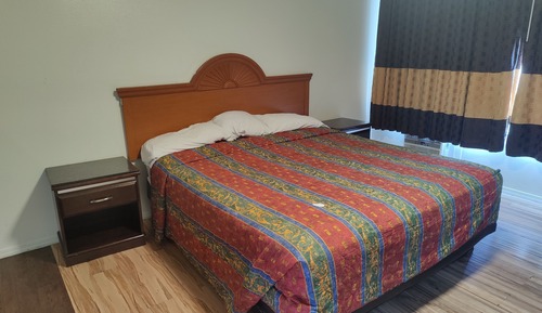 Basic Room, 1 King Bed