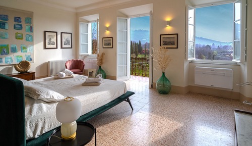 Deluxe Suite, 1 King Bed, Hill View