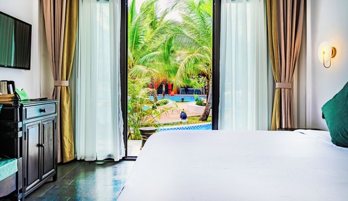  Deluxe Double Pool Access