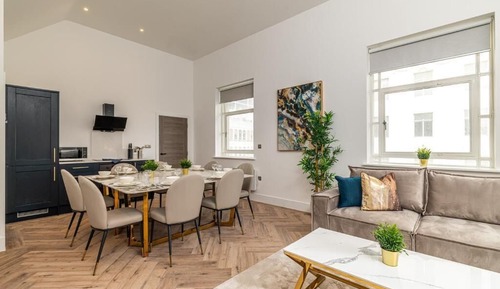 Penthouse 6 (Three-bedroom duplex)