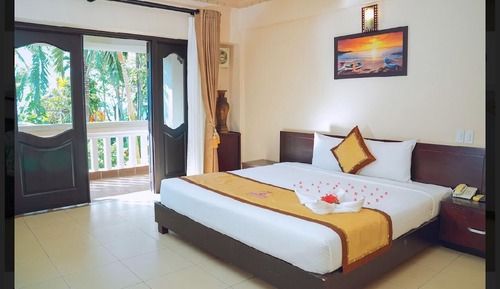 Deluxe Room, 1 Bedroom, Balcony, Partial Sea View