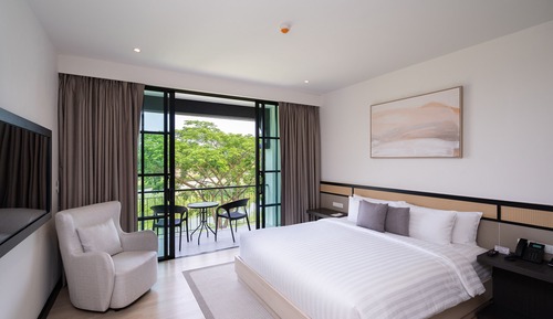 Deluxe Room (King bed)