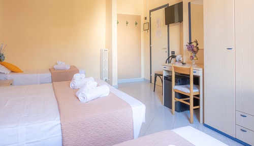 Camera Quadrupla Depandance