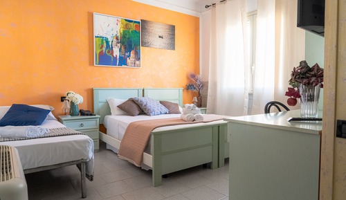 Camera Tripla Superior