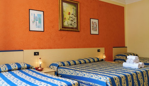 Camera Quadrupla Superior