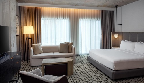 Studio, 1 King Bed, City View