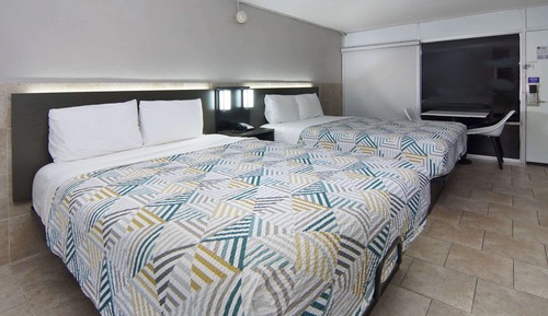 Standard Room, 2 Queen Beds, Non Smoking, Kitchen