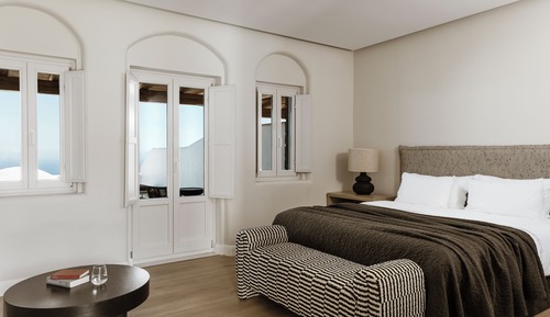 Executive Suite with sea view and swimming pool