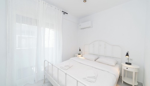 One bedroom Apartment with Pool Access
