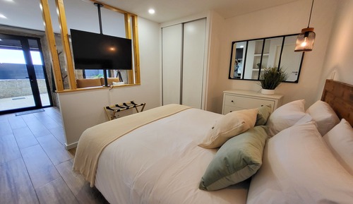 Exclusive Studio Suite, 1 Bedroom, Patio