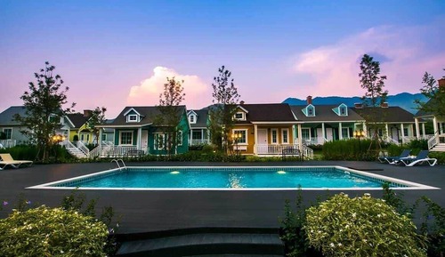 Deluxe Room, Pool View