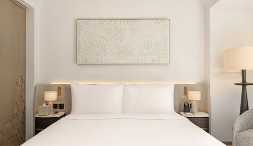 Deluxe Room, 1 King Bed - Complimentary Lagoon Access