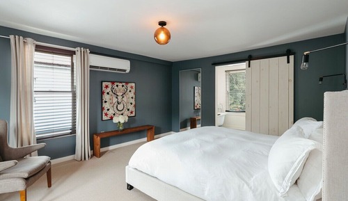 Deluxe Room, 1 King Bed, Non Smoking, Bathtub