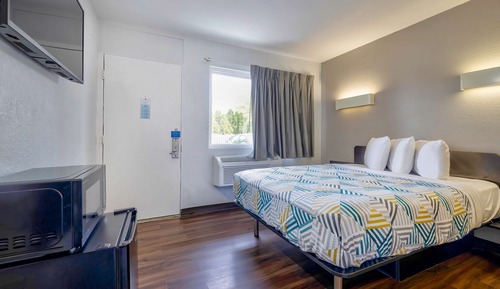 Standard Room, 1 Queen Bed, Accessible, Non Smoking