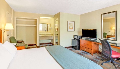 Room, 1 King Bed, Accessible, Non Smoking (Mobility)