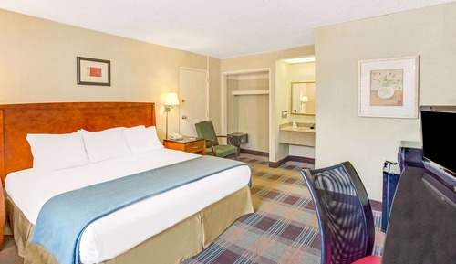 Standard Room, 1 King Bed