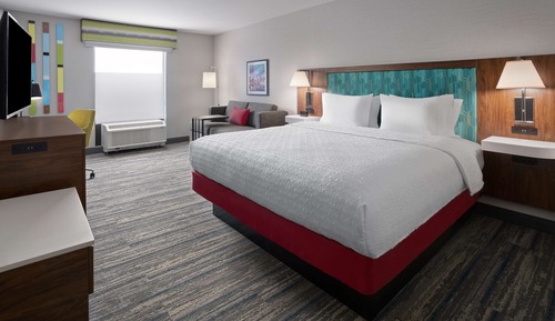 Studio, 1 King Bed, Refrigerator & Microwave