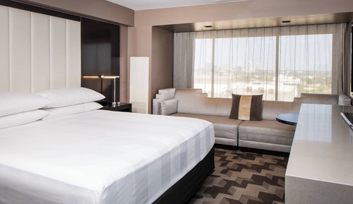 Room, 1 King Bed (Mobility/Hearing Accessible, Tub)