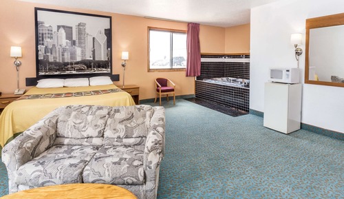 Room, 1 King Bed, Hot Tub
