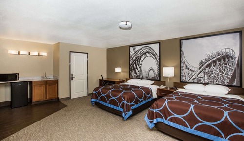 Suite, 2 Queen Beds, Non Smoking