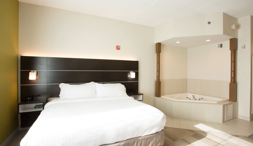 Suite, 1 King Bed, Jetted Tub (Additional Living Area)