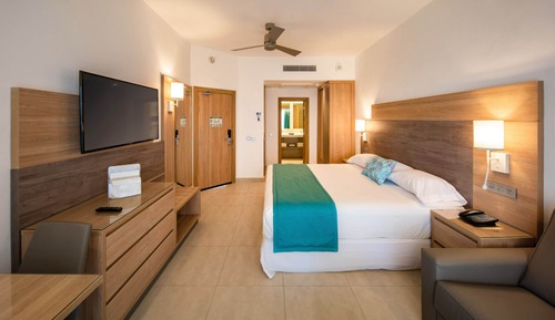 Double Room (C)