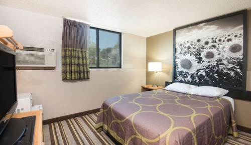 Efficiency, Room, 1 Queen Bed, Non Smoking