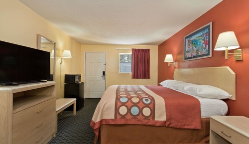 Room, 1 King Bed, Smoking