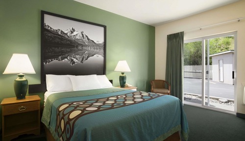 Room, 1 Queen Bed, Accessible, Non Smoking (Mobility, w/ Grab Bars)