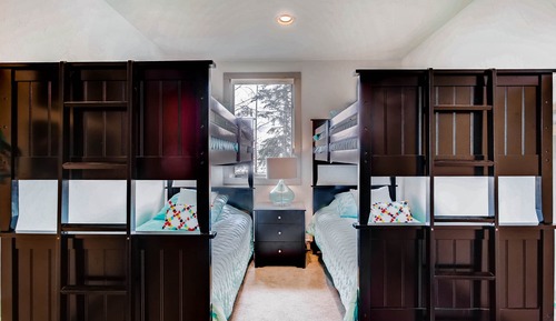 Room, 3 Bedrooms (Plaza, 5 Peak)