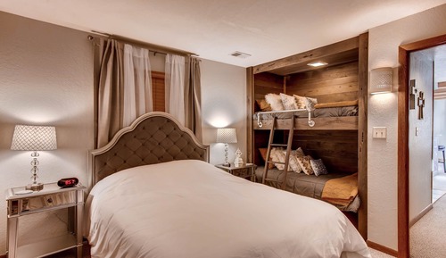 Room, 2 Bedrooms (Plaza, 2 Bath 4 Peak)