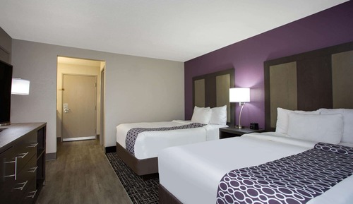 Room, 2 Double Beds, Non Smoking, Mountain View