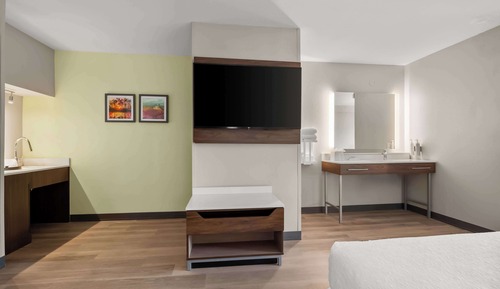 Room, 1 King Bed, Accessible (Mobility & Hearing, 3x5 Shower)