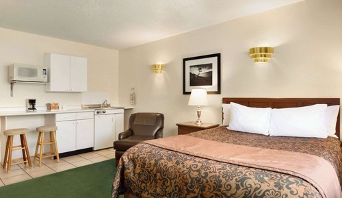 Studio, 1 Queen Bed, Non Smoking