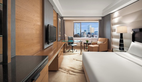 1 King Premium Lounge Access