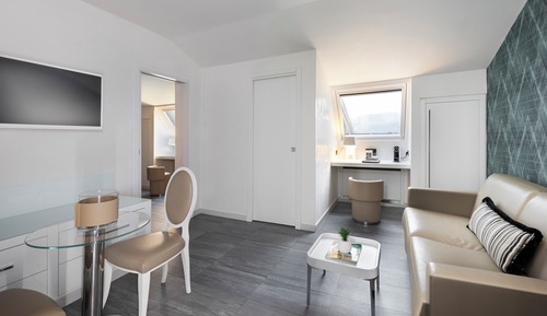 Suite, Hot Tub (Spa access)