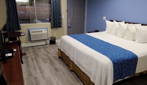 Standard Room, 1 King Bed