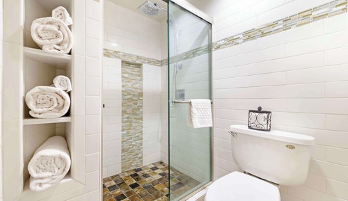 Standard Room, 1 King Bed, Non Smoking (Walk-in Shower)